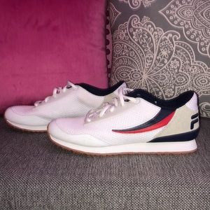 FILA Women’s Classic Sneakers ♥️